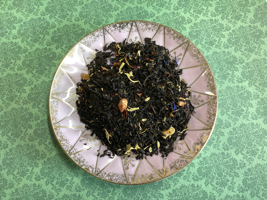 Black tea loose leaf on a pink plate